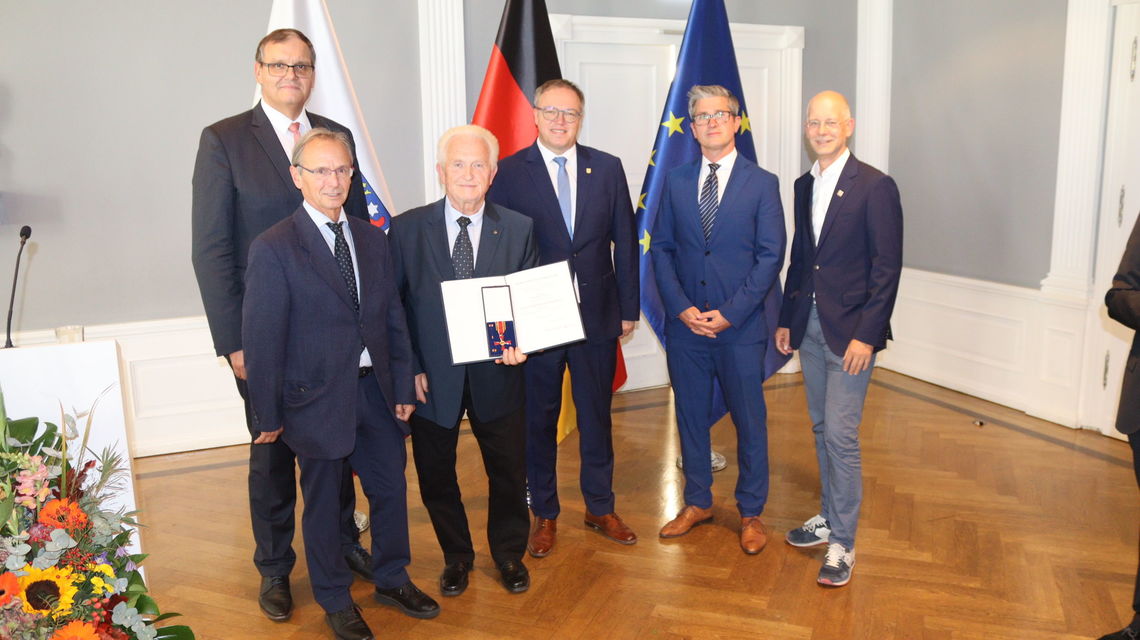 Bundesverdienstkreuz am Bande für Volkmar Burgold